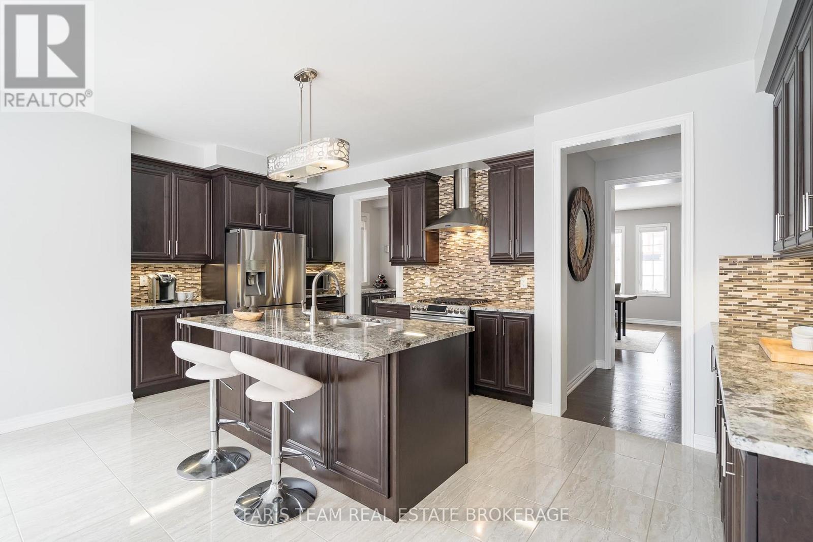 72 Heritage Road, Innisfil (Cookstown), Ontario  L0L 1L0 - Photo 5 - N12297168