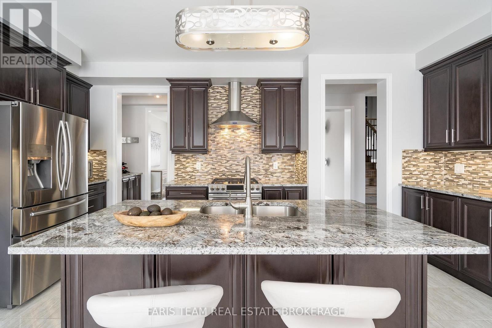 72 Heritage Road, Innisfil (Cookstown), Ontario  L0L 1L0 - Photo 7 - N12297168