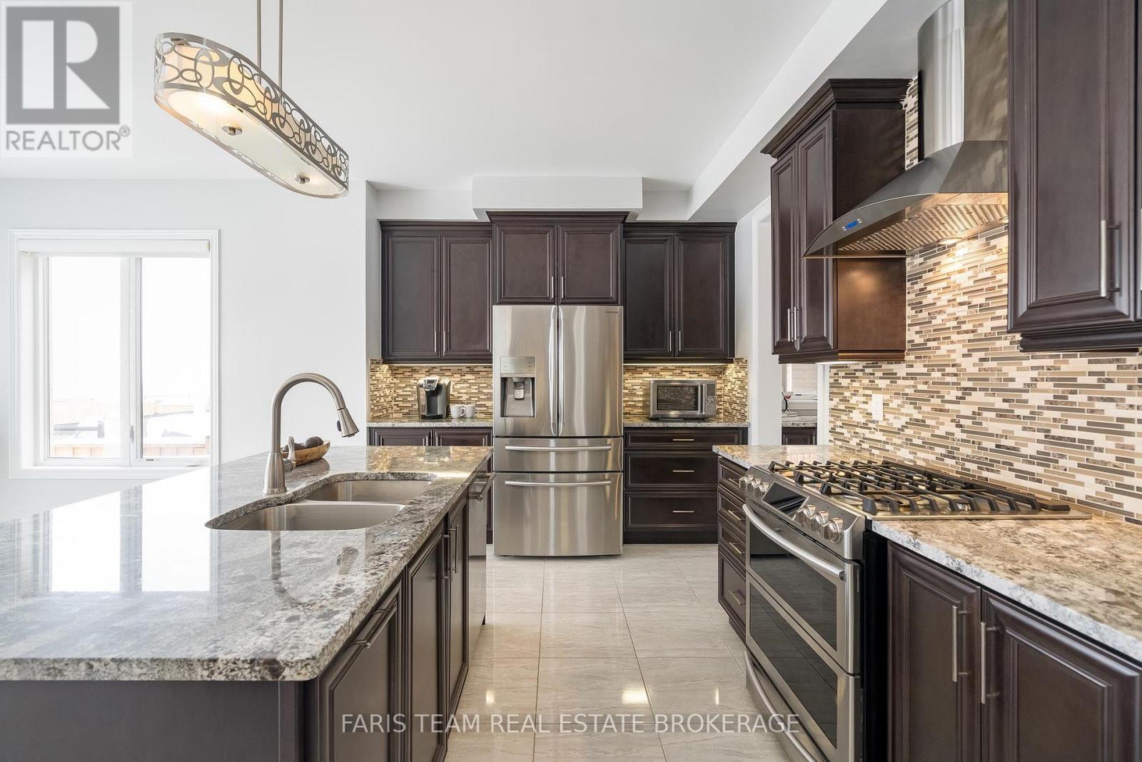 72 Heritage Road, Innisfil (Cookstown), Ontario  L0L 1L0 - Photo 8 - N12297168