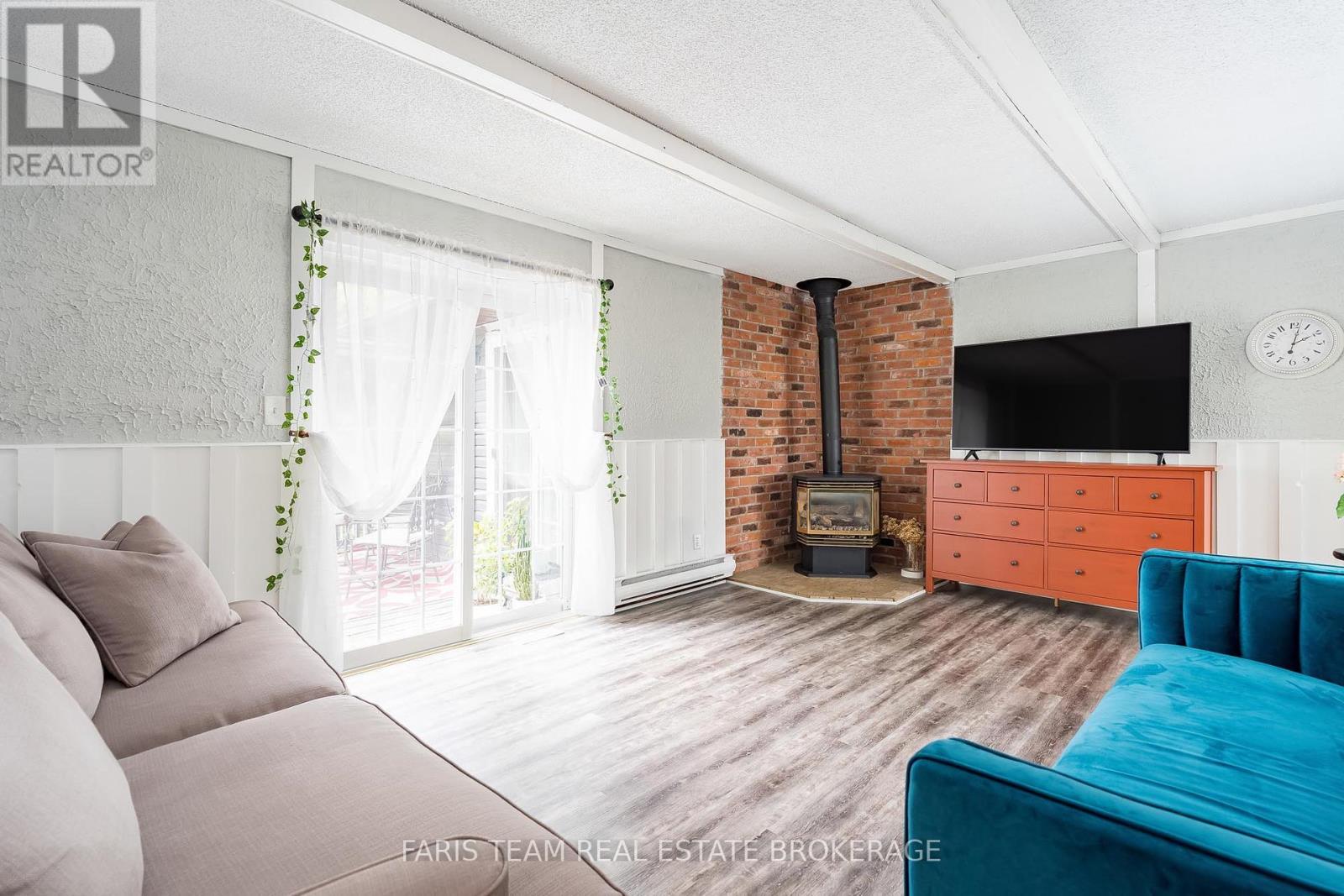 6234 Yonge Street, Innisfil, Ontario  L0L 1K0 - Photo 15 - N12297244