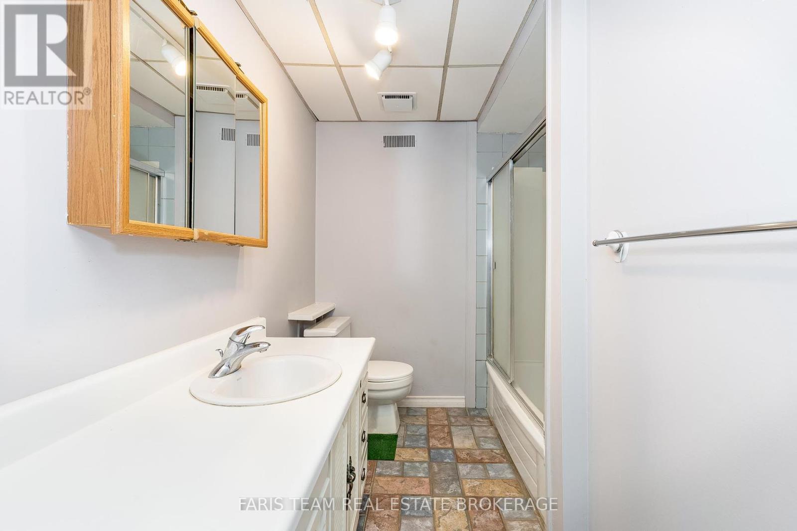 6234 Yonge Street, Innisfil, Ontario  L0L 1K0 - Photo 36 - N12297244