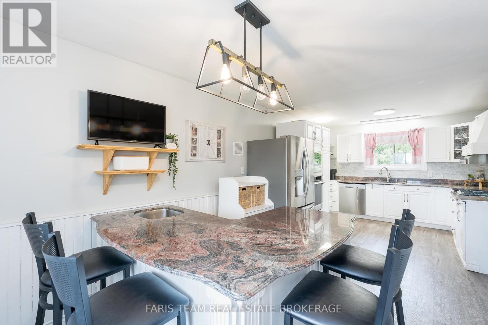 6234 Yonge Street, Innisfil, Ontario  L0L 1K0 - Photo 7 - N12297244