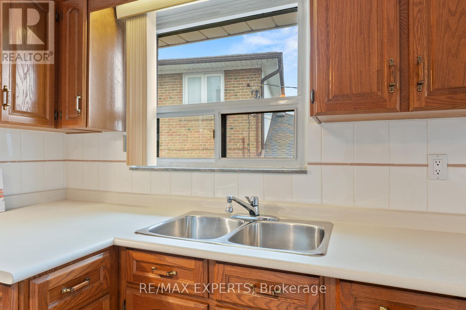 126 Ardwick Boulevard, Toronto (Humbermede), Ontario  M9M 1W2 - Photo 10 - W12297212