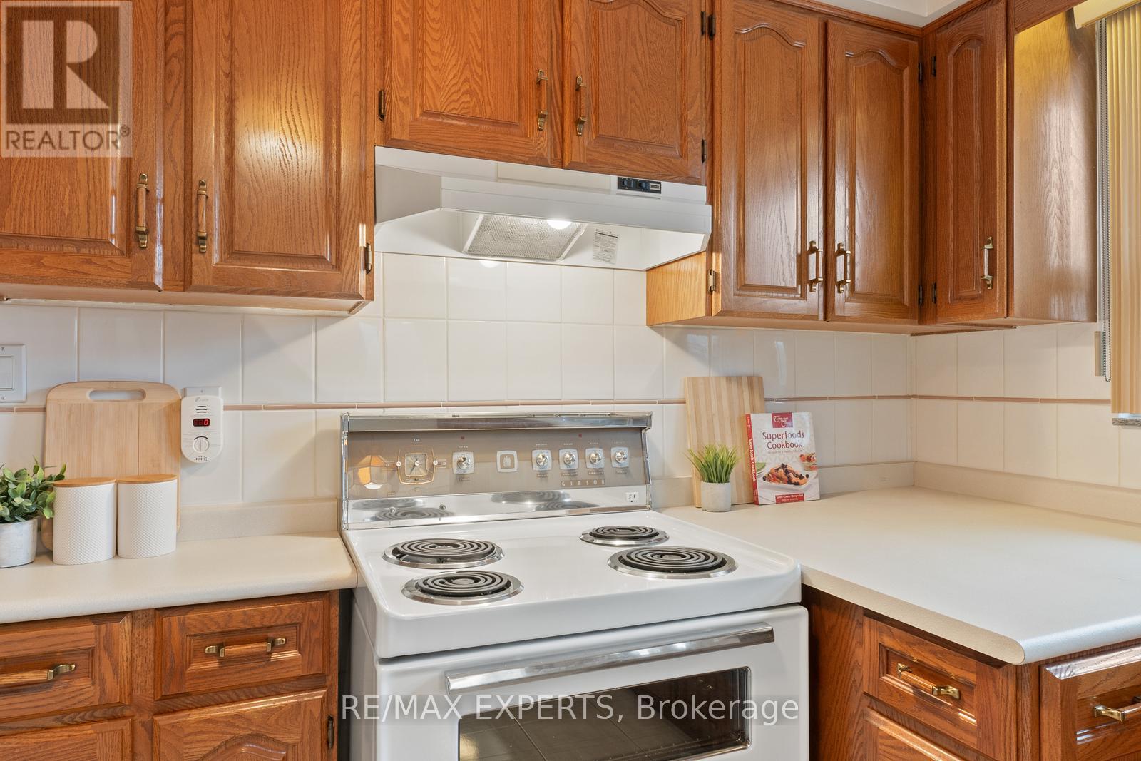 126 Ardwick Boulevard, Toronto (Humbermede), Ontario  M9M 1W2 - Photo 11 - W12297212