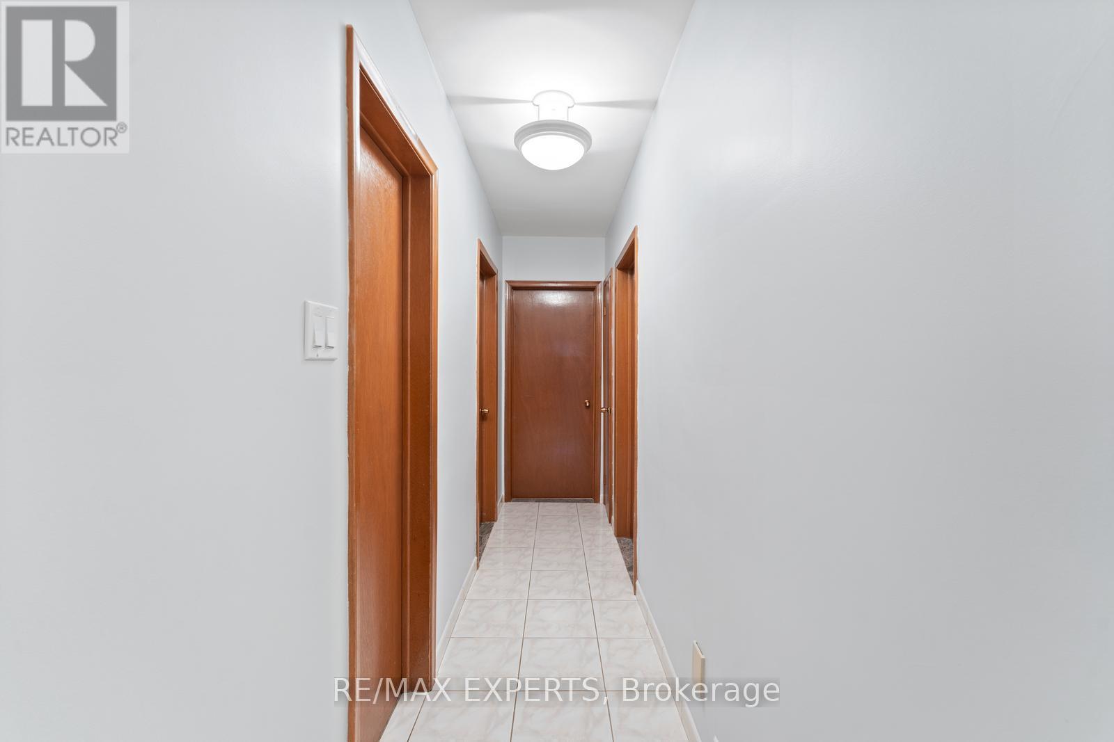 126 Ardwick Boulevard, Toronto (Humbermede), Ontario  M9M 1W2 - Photo 16 - W12297212