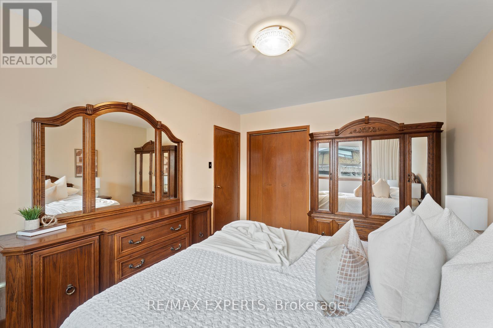 126 Ardwick Boulevard, Toronto (Humbermede), Ontario  M9M 1W2 - Photo 18 - W12297212