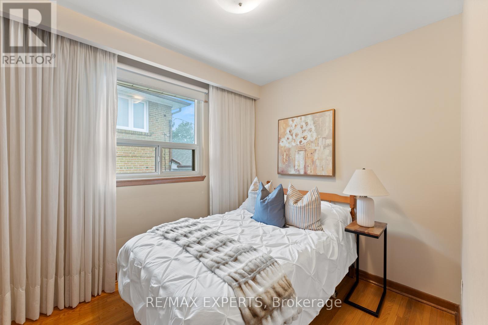 126 Ardwick Boulevard, Toronto (Humbermede), Ontario  M9M 1W2 - Photo 19 - W12297212