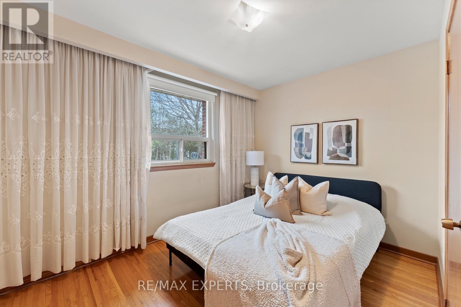 126 Ardwick Boulevard, Toronto (Humbermede), Ontario  M9M 1W2 - Photo 20 - W12297212