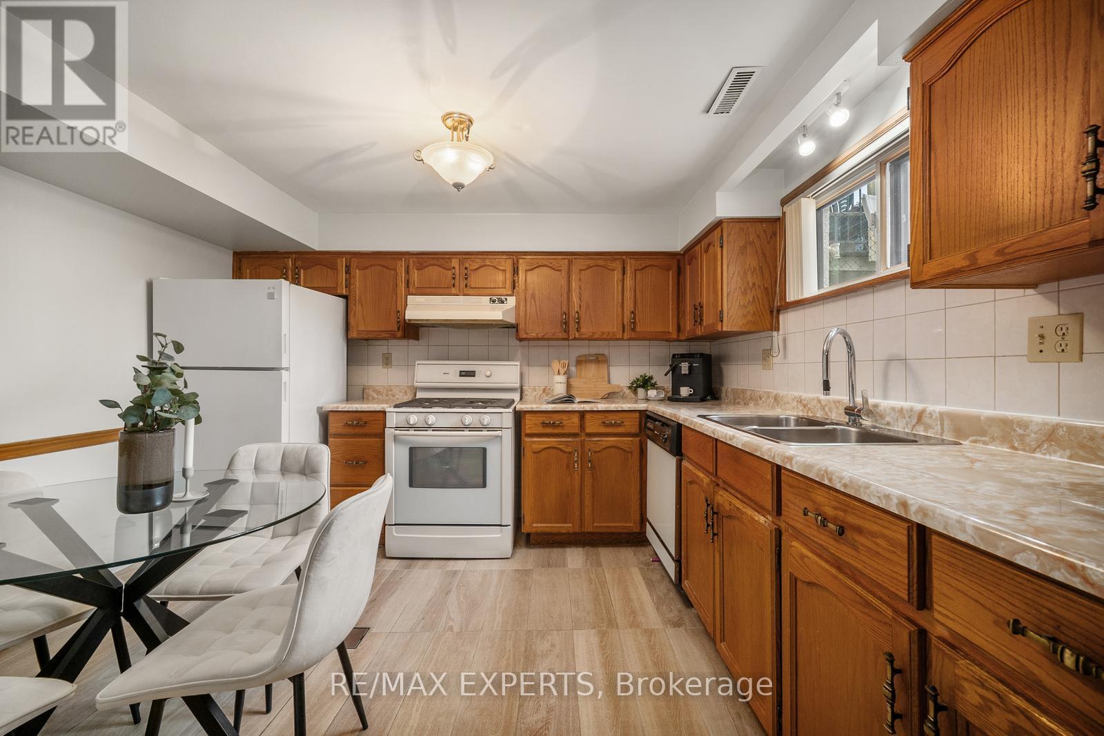 126 Ardwick Boulevard, Toronto (Humbermede), Ontario  M9M 1W2 - Photo 29 - W12297212