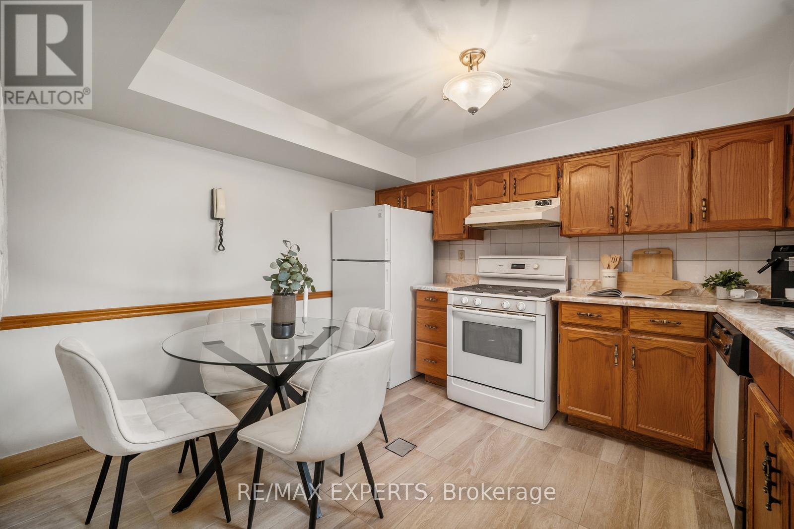 126 Ardwick Boulevard, Toronto (Humbermede), Ontario  M9M 1W2 - Photo 30 - W12297212