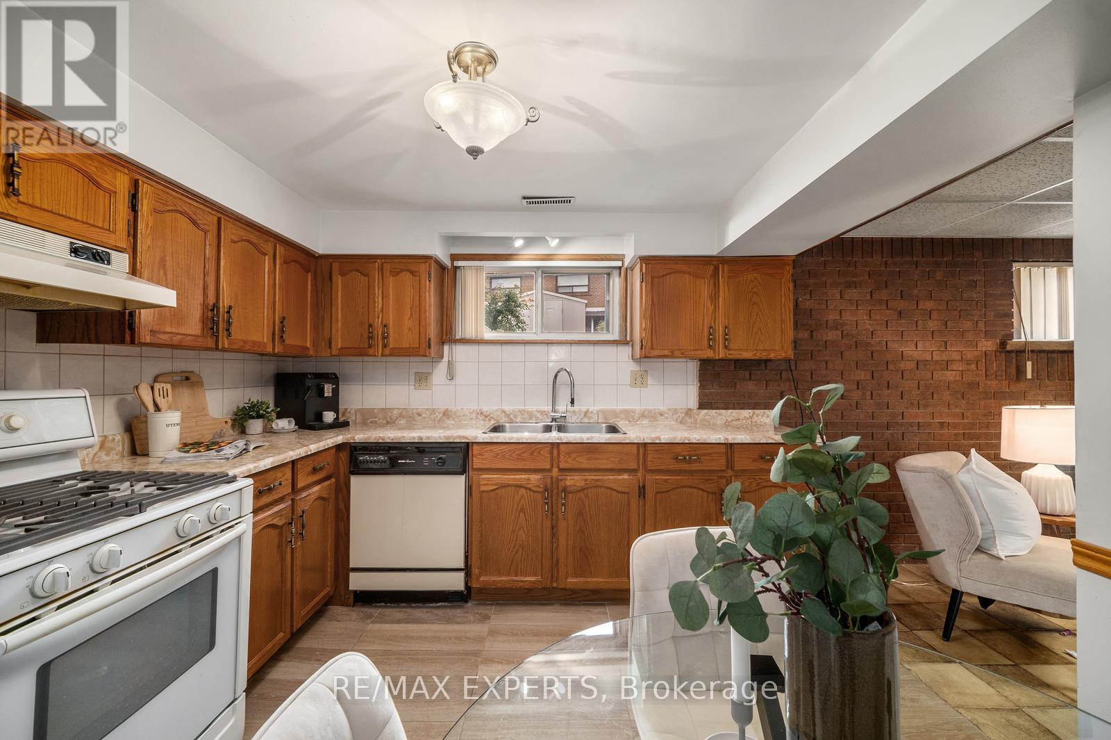 126 Ardwick Boulevard, Toronto (Humbermede), Ontario  M9M 1W2 - Photo 31 - W12297212