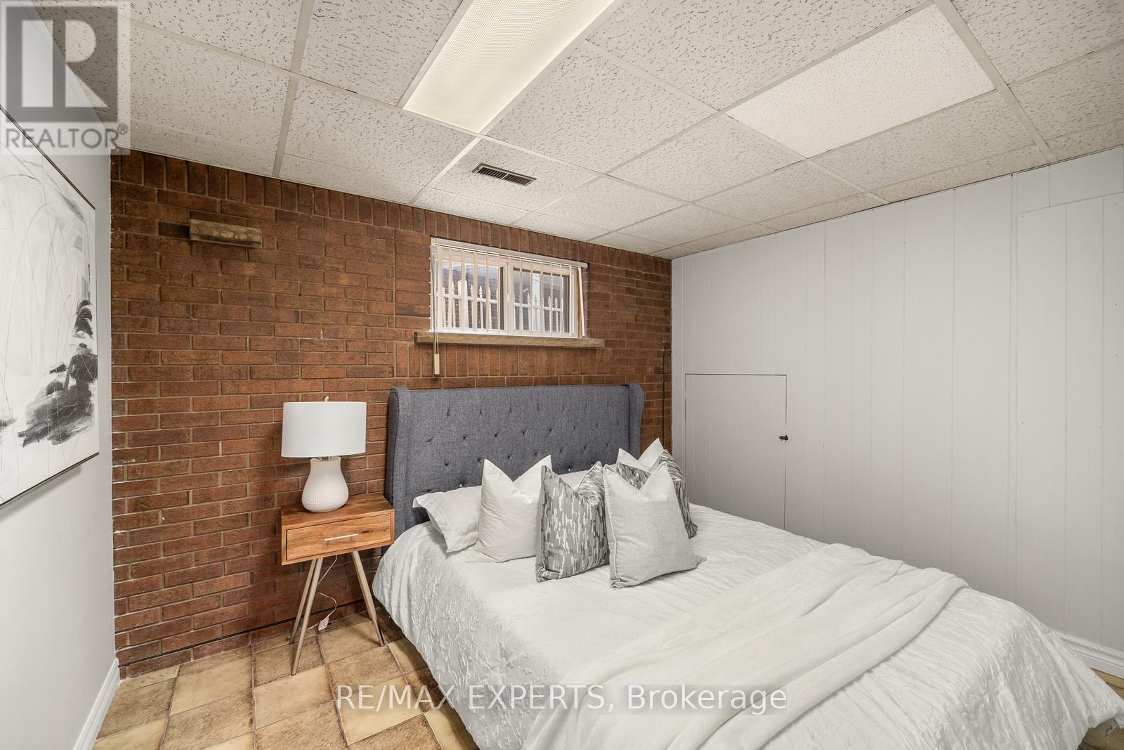 126 Ardwick Boulevard, Toronto (Humbermede), Ontario  M9M 1W2 - Photo 33 - W12297212
