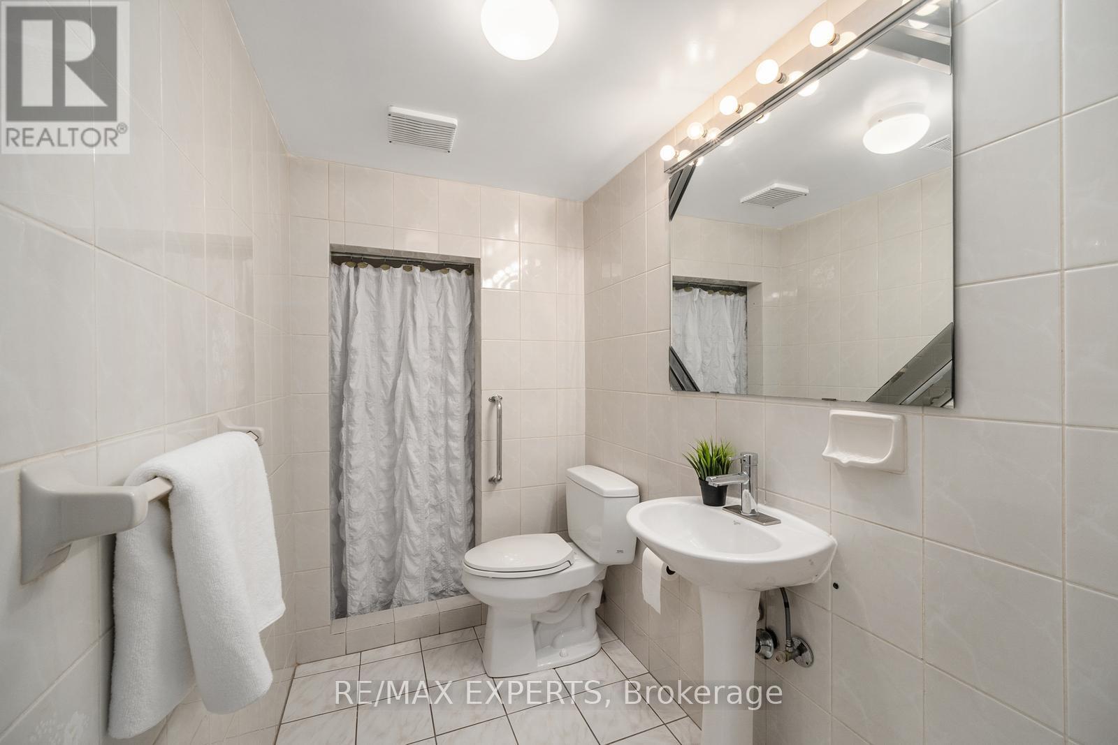 126 Ardwick Boulevard, Toronto (Humbermede), Ontario  M9M 1W2 - Photo 34 - W12297212