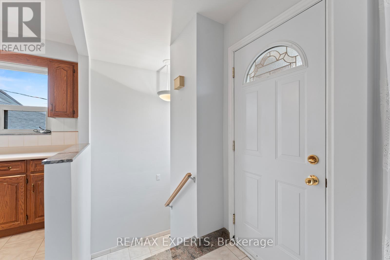 126 Ardwick Boulevard, Toronto (Humbermede), Ontario  M9M 1W2 - Photo 6 - W12297212