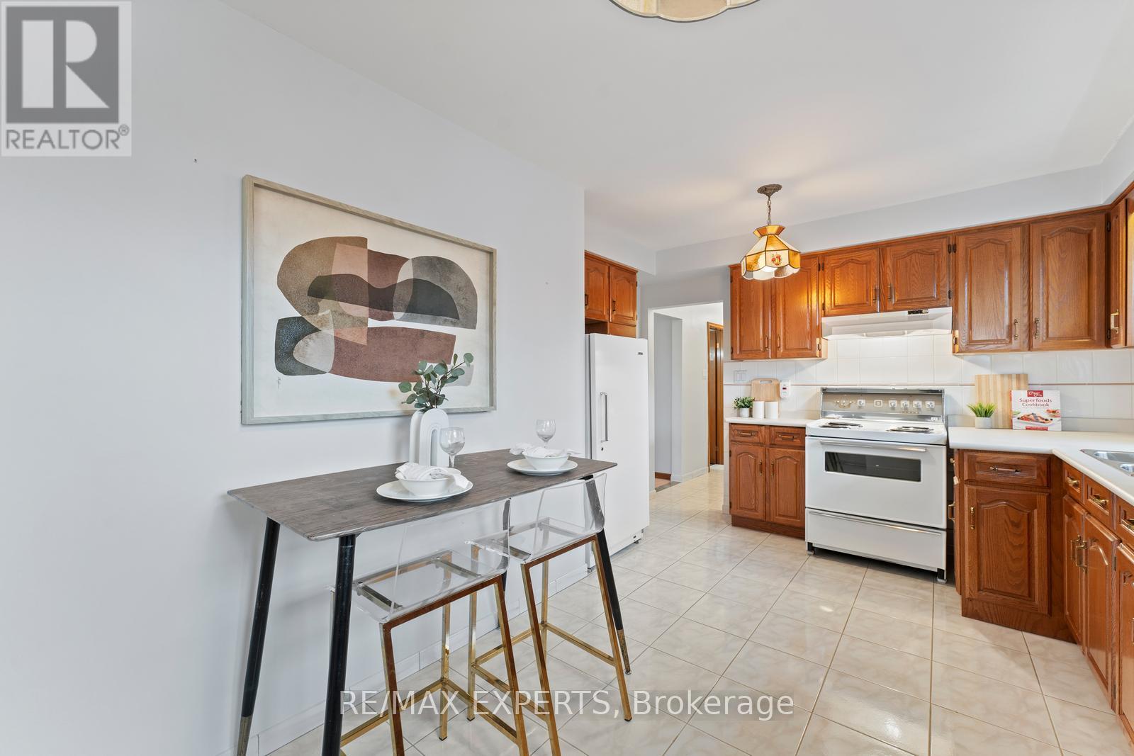 126 Ardwick Boulevard, Toronto (Humbermede), Ontario  M9M 1W2 - Photo 8 - W12297212
