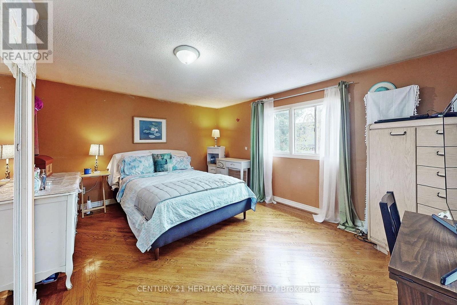 1045 East Avenue, Mississauga, Ontario  L5E 1X1 - Photo 13 - W12297291