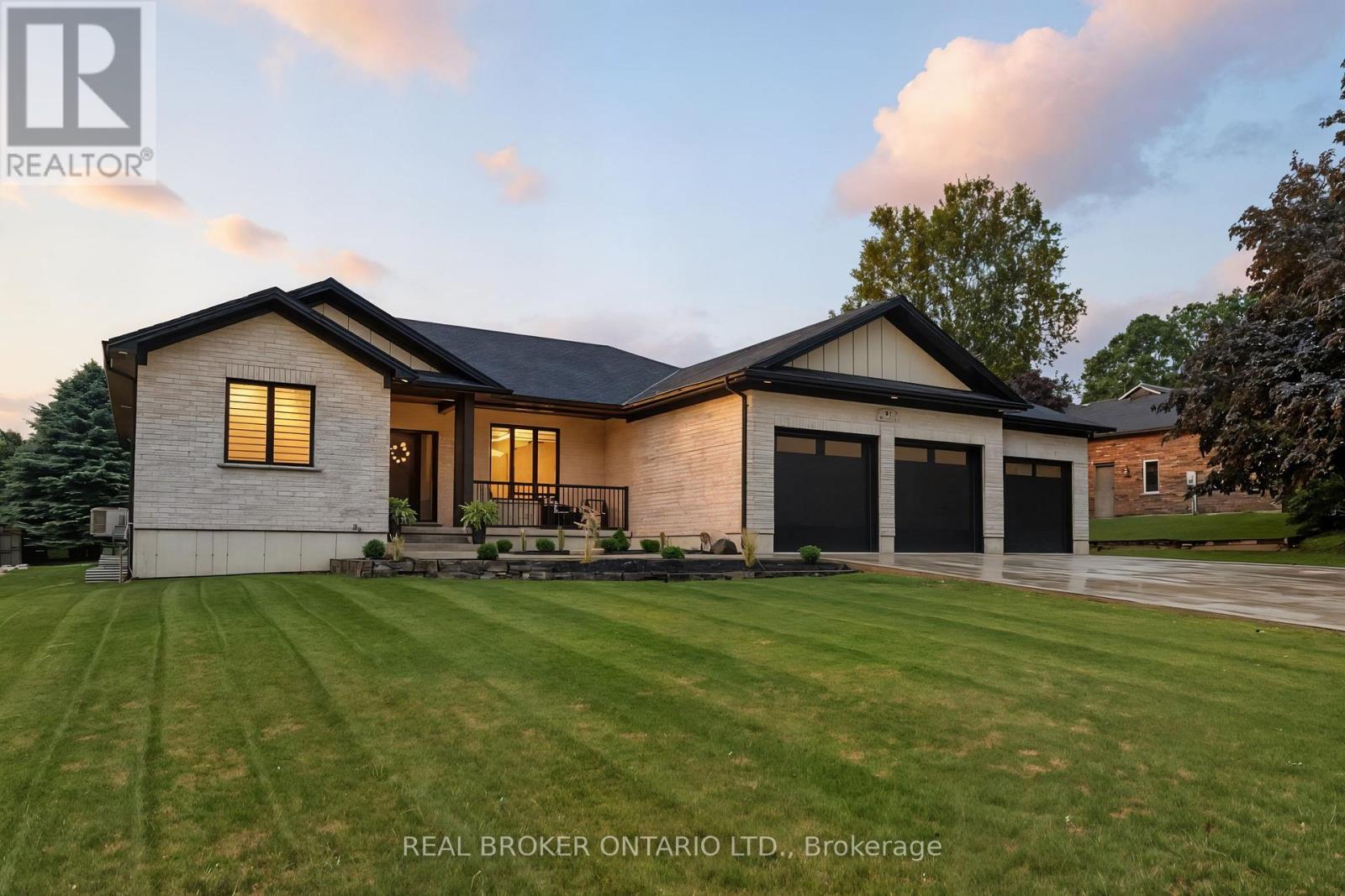 30 TANAGER DRIVE, Tillsonburg, Ontario