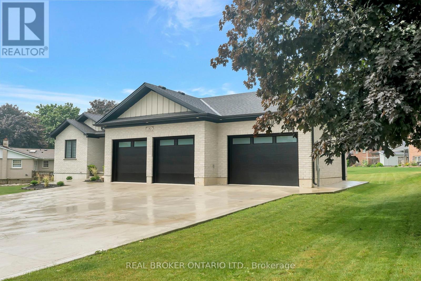 30 Tanager Drive, Tillsonburg, Ontario  N4G 1A9 - Photo 3 - X12297213
