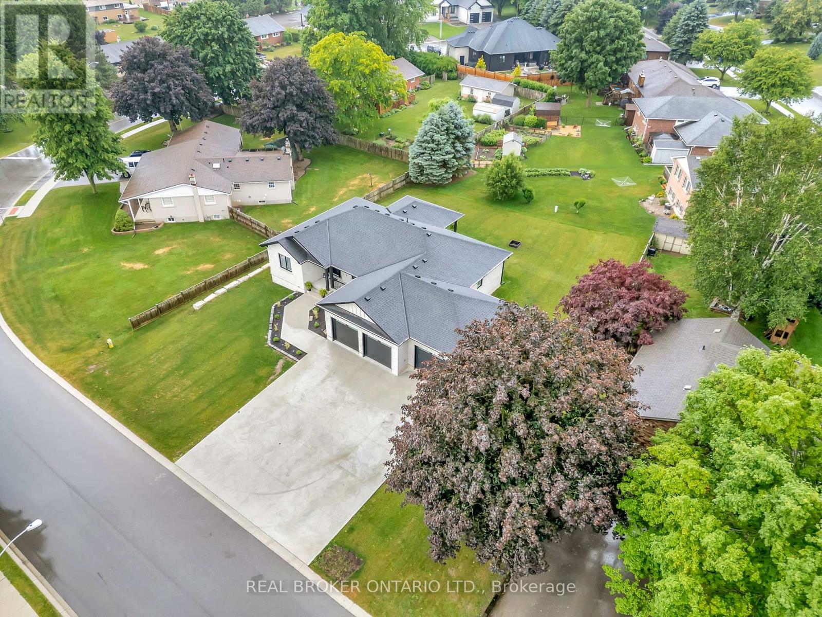 30 Tanager Drive, Tillsonburg, Ontario  N4G 1A9 - Photo 46 - X12297213