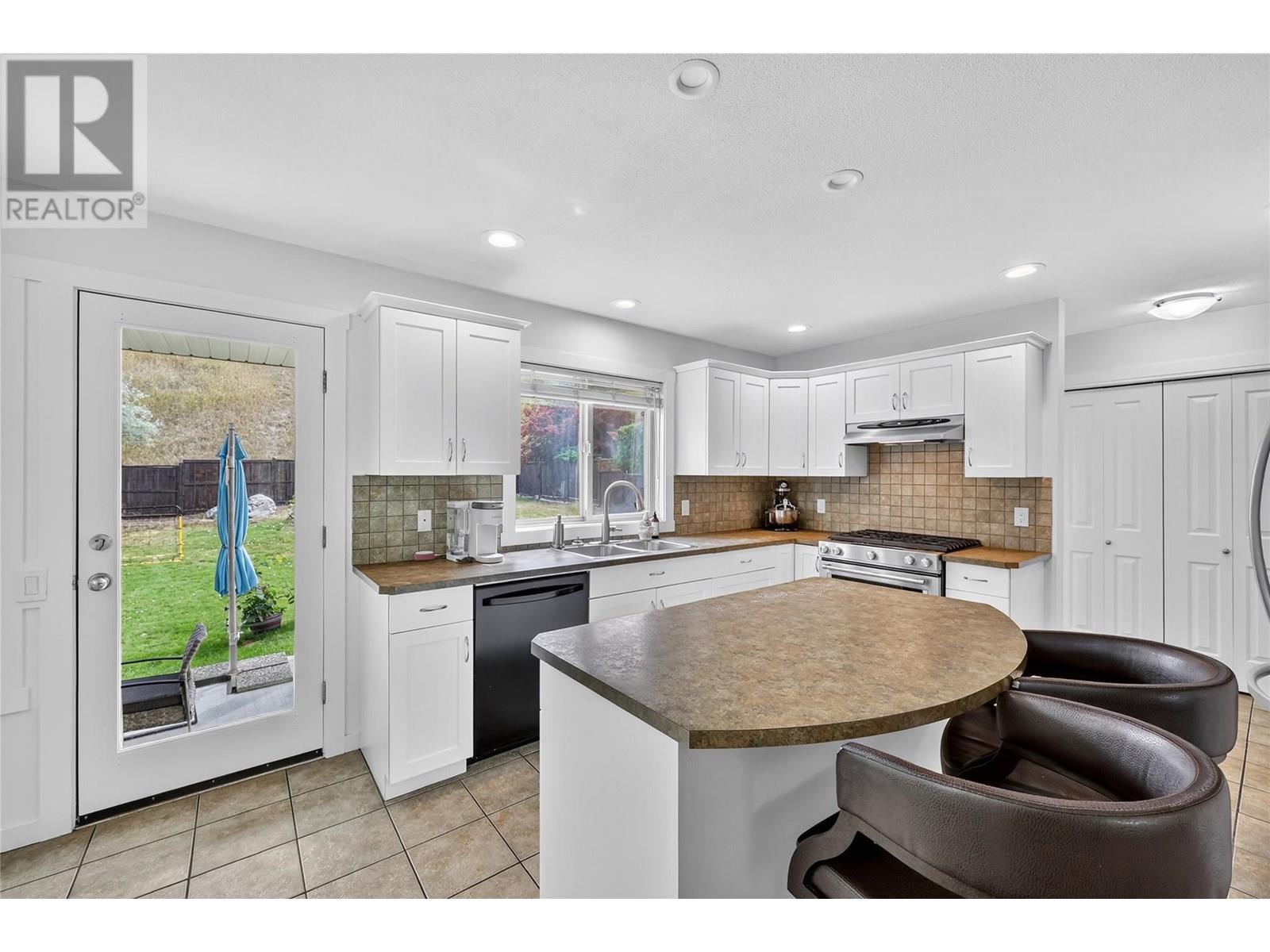 Property at 982 Paret Crescent image 1