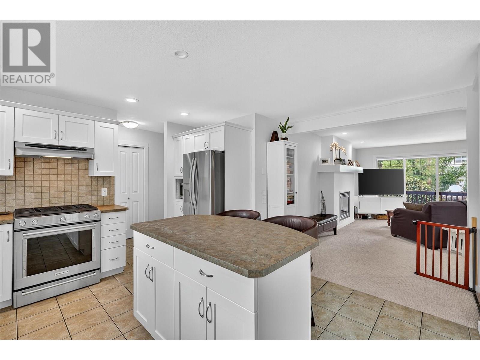 Property at 982 Paret Crescent image 2