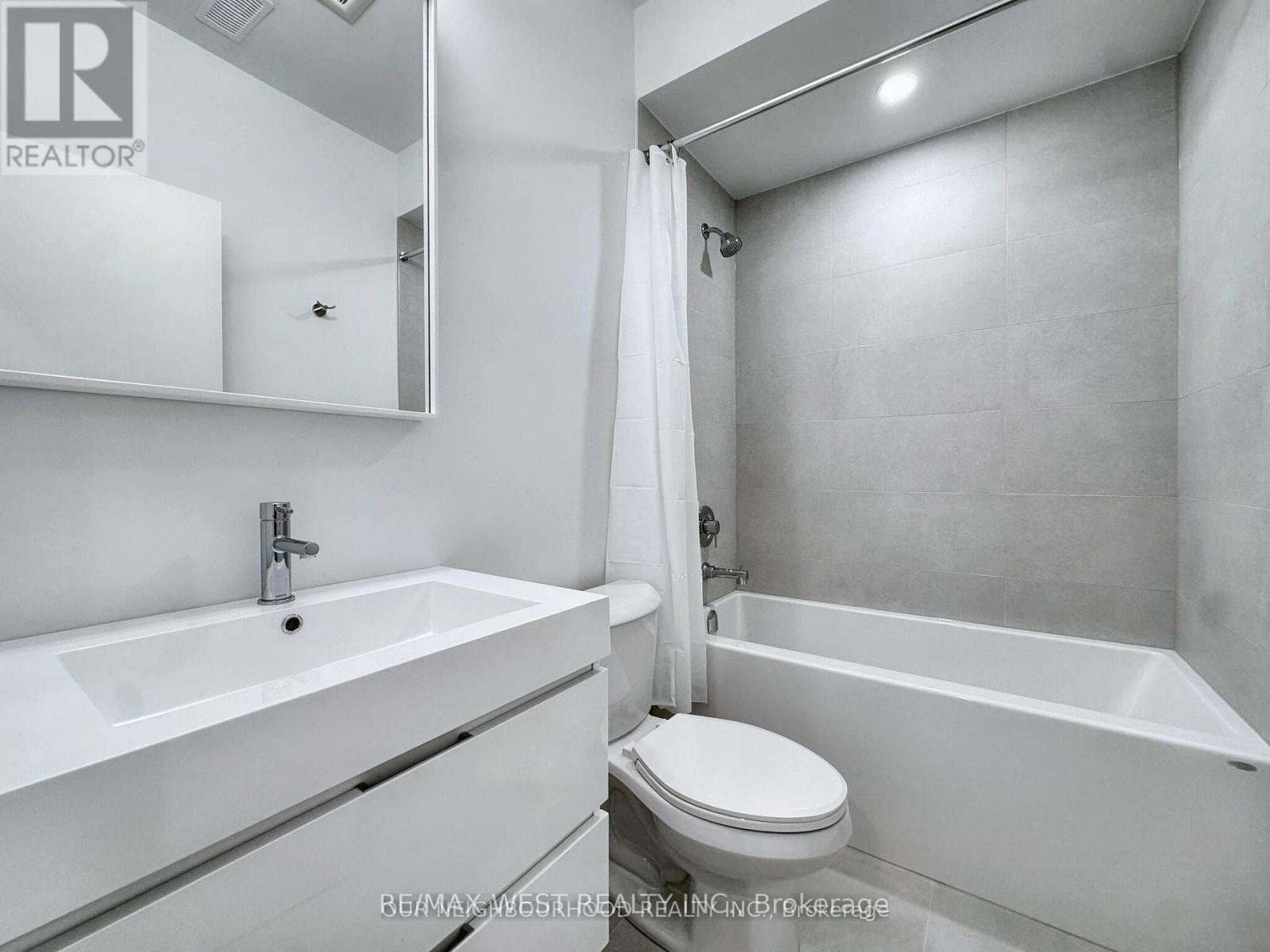 49 Morningside Avenue, Toronto, Ontario  M6S 1C6 - Photo 18 - W12296792