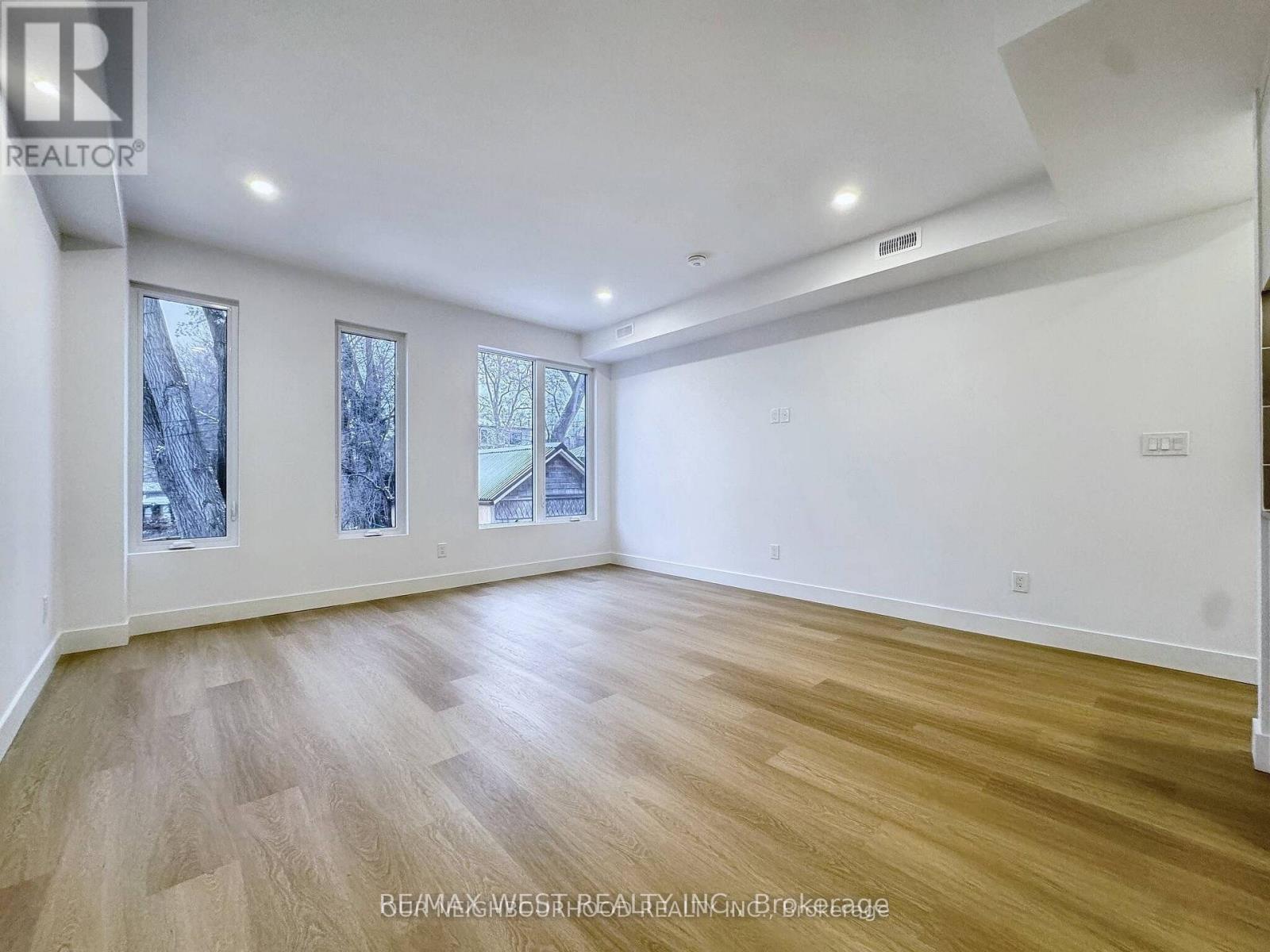 49 Morningside Avenue, Toronto, Ontario  M6S 1C6 - Photo 9 - W12296792