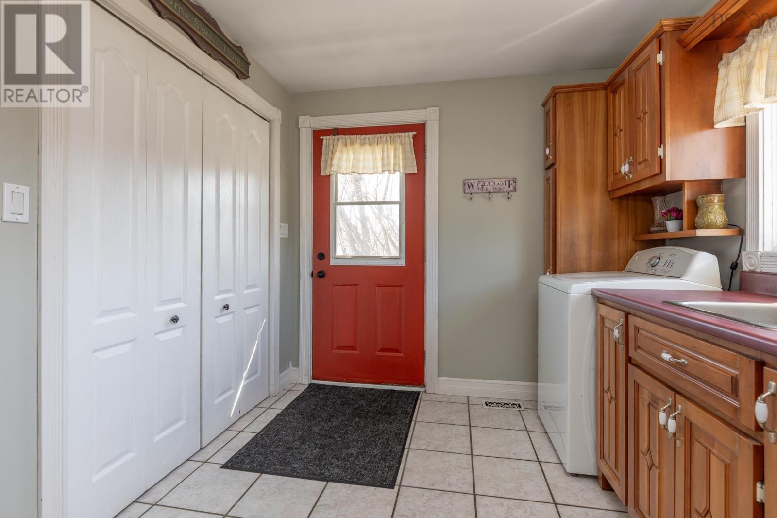 81 Chemin Des Cottreau Road, Wedgeport, Nova Scotia  B0W 3P0 - Photo 2 - 202505877