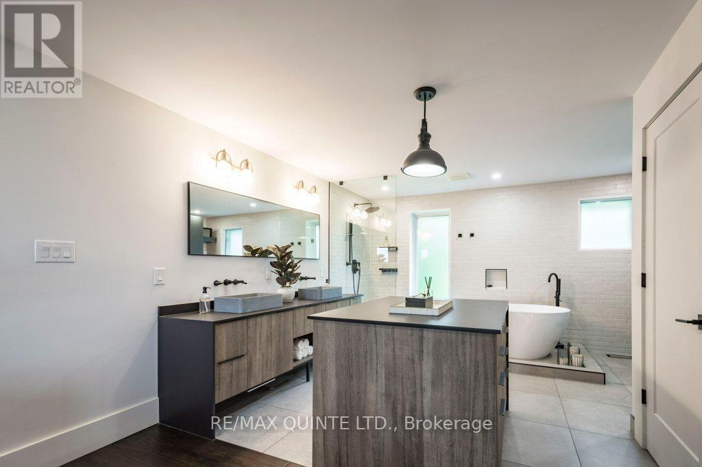 1190 County 3 Road, Prince Edward County, Ontario  K8N 4Z1 - Photo 16 - X12297501