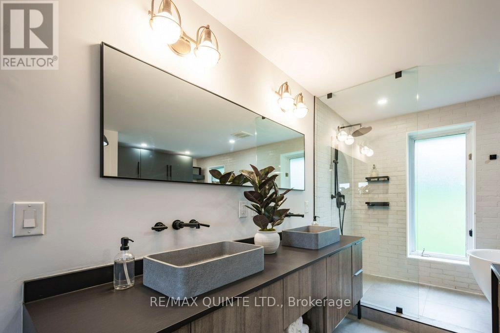 1190 County 3 Road, Prince Edward County, Ontario  K8N 4Z1 - Photo 17 - X12297501