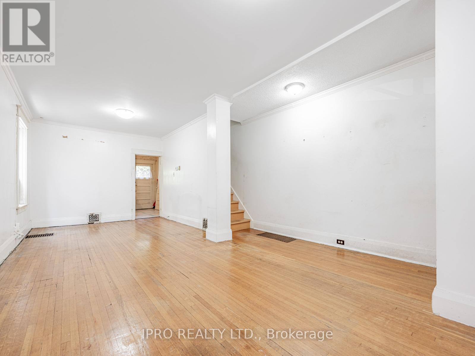 Property at 44 QUEENSDALE AVENUE image 4