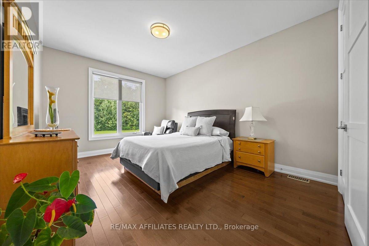 1610 Linkland Court, Ottawa, Ontario  K4C 0A5 - Photo 14 - X12297435