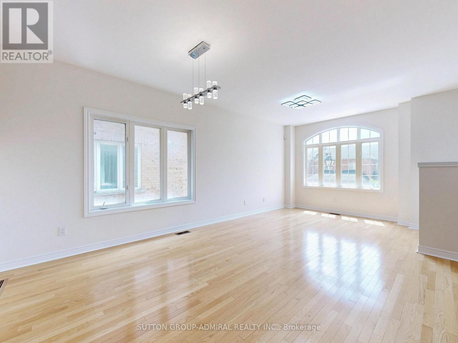 Property at 11 - 700 SUMMERIDGE DRIVE image 2