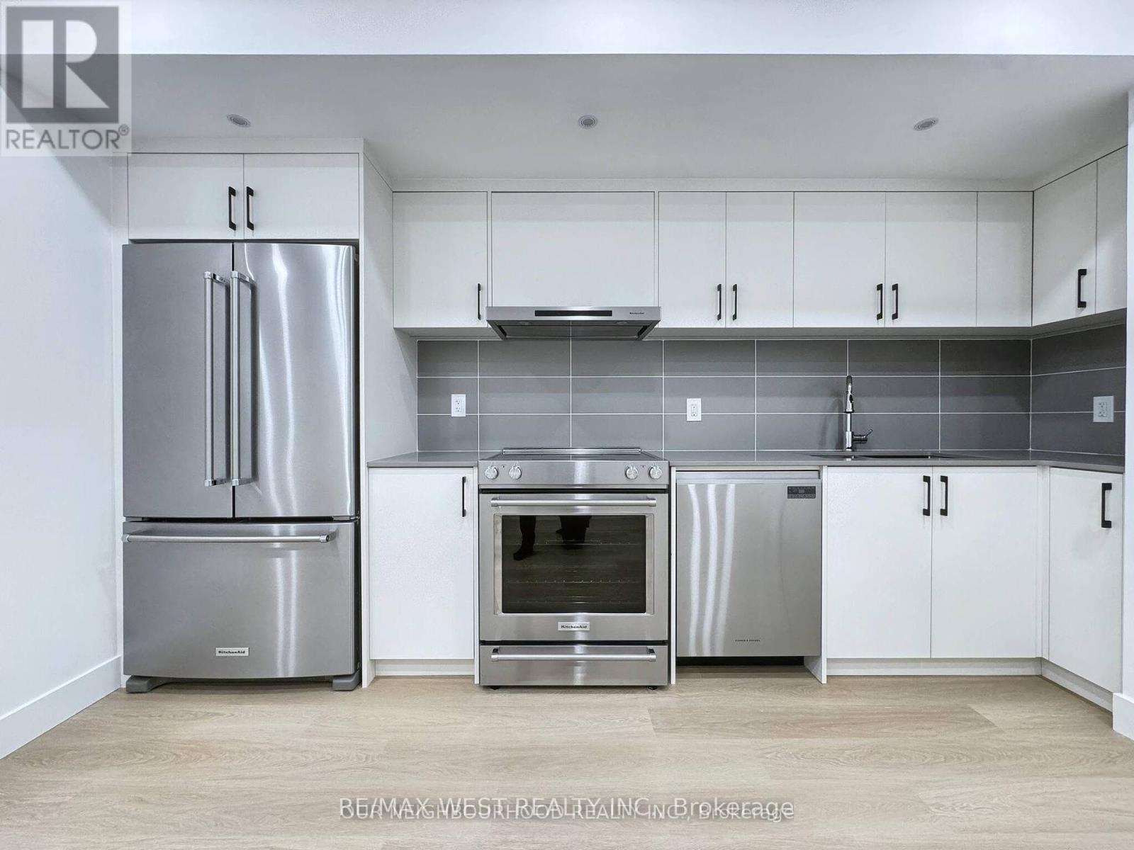 49 Morningside Avenue, Toronto, Ontario  M6S 1C6 - Photo 32 - W12296792