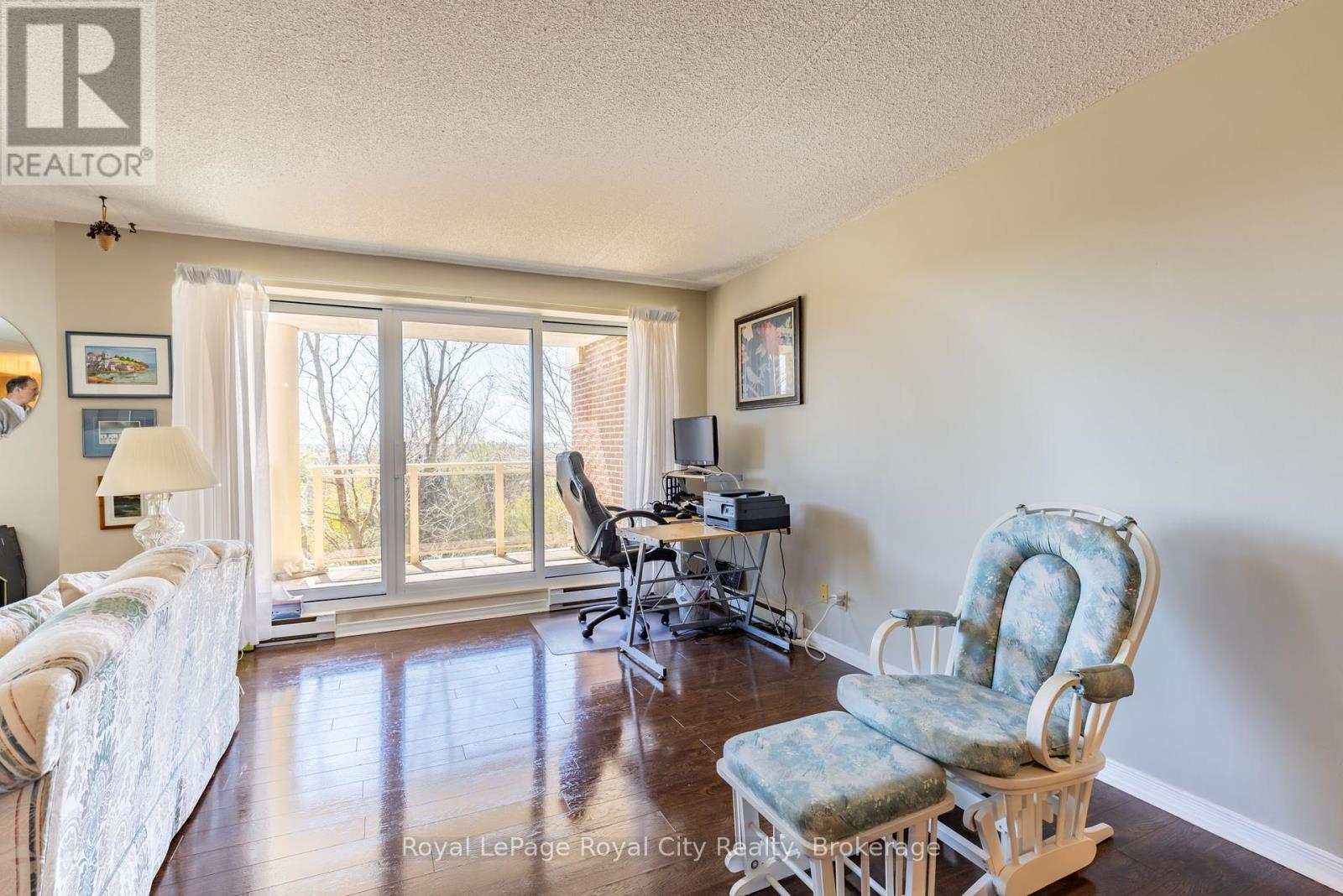 601 - 8 Christopher Court, Guelph (Kortright West), Ontario  N1G 4N7 - Photo 11 - X12140372