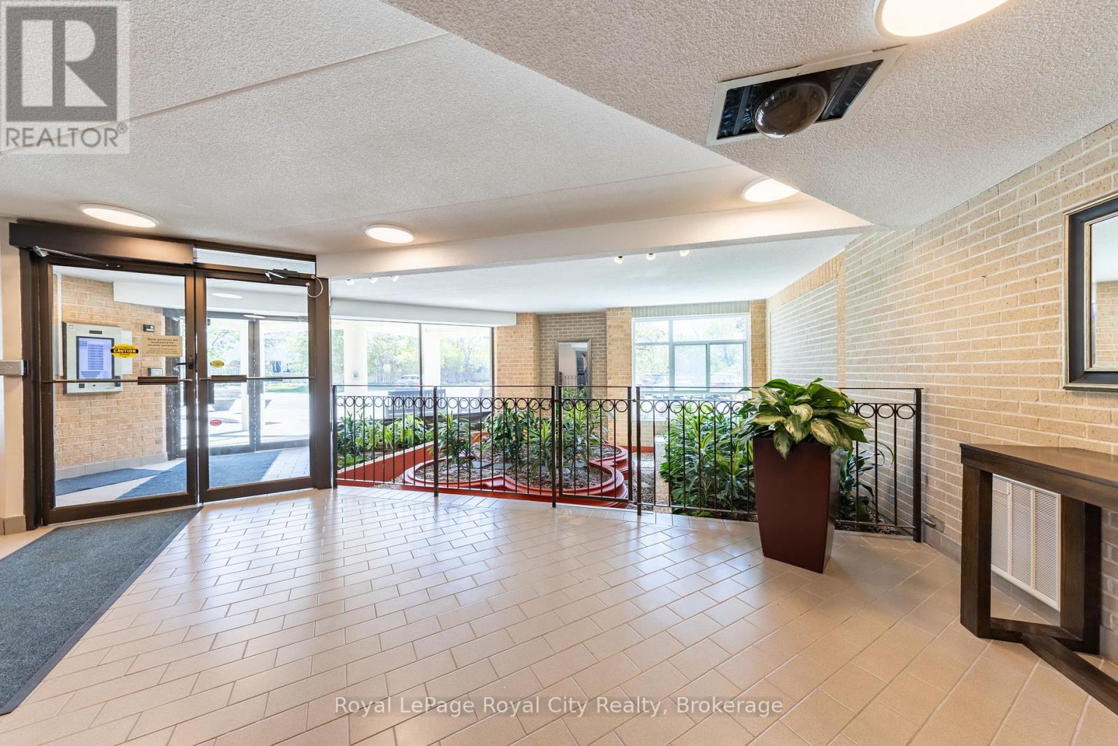 601 - 8 Christopher Court, Guelph (Kortright West), Ontario  N1G 4N7 - Photo 33 - X12140372