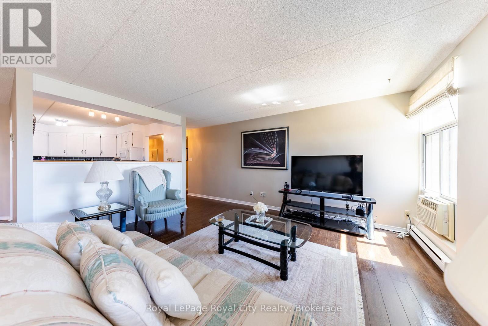 601 - 8 Christopher Court, Guelph (Kortright West), Ontario  N1G 4N7 - Photo 9 - X12140372