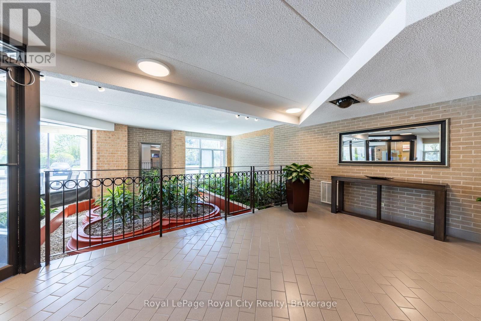 601 - 8 Christopher Court, Guelph (Kortright West), Ontario  N1G 4N7 - Photo 32 - X12140372