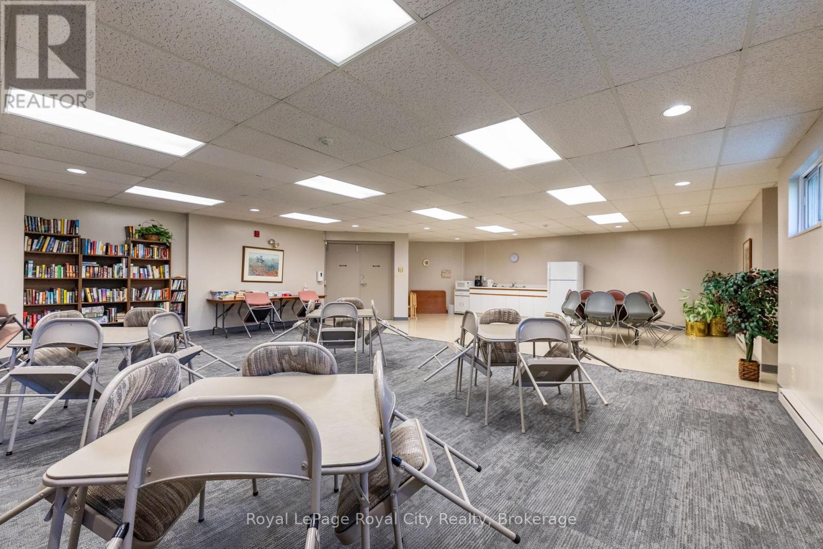 601 - 8 Christopher Court, Guelph (Kortright West), Ontario  N1G 4N7 - Photo 28 - X12140372