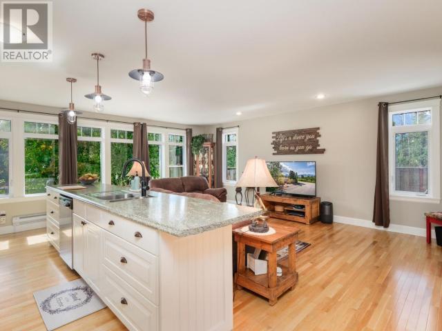 116 Lowell Street, Haines Junction, Yukon  Y0B 1L0 - Photo 7 - 16579