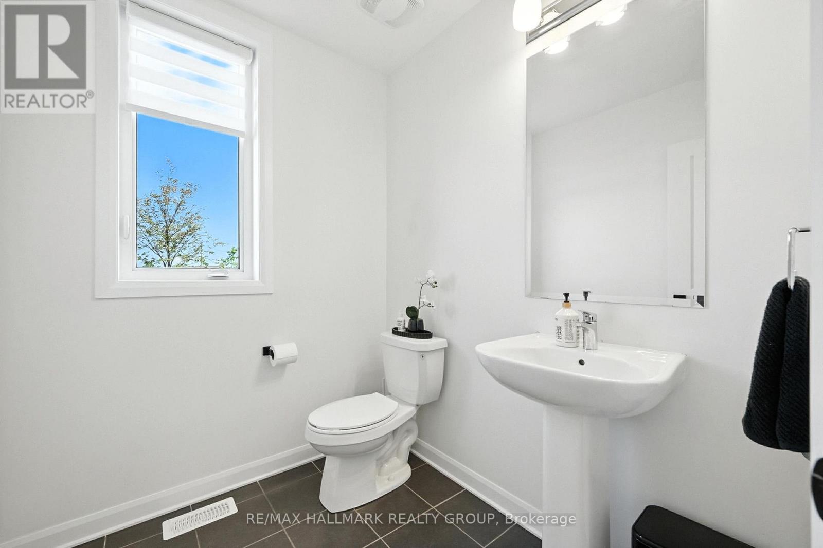 Property at 547 ANCHOR CIRCLE image 5
