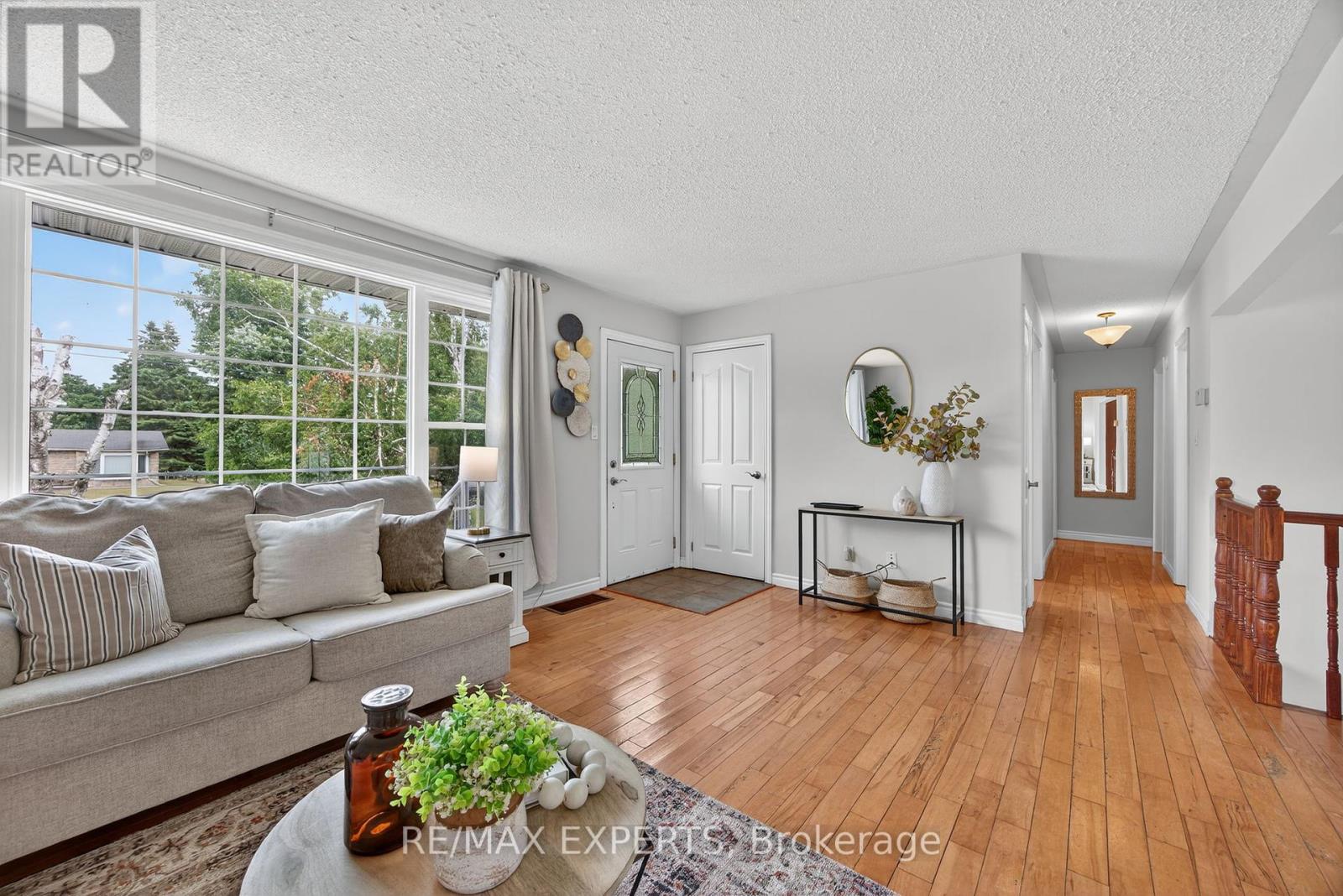 3114 Poplar Road, Innisfil, Ontario  L9S 2J9 - Photo 8 - N12297541