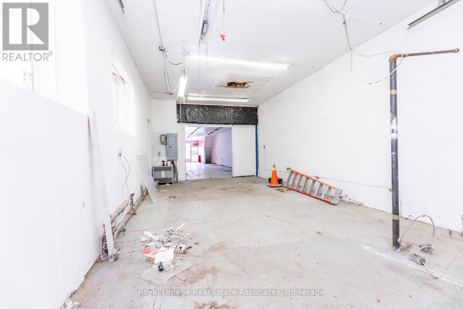 2850 Dufferin Street, Toronto (Yorkdale-Glen Park), Ontario  M6B 3S3 - Photo 11 - W12297423