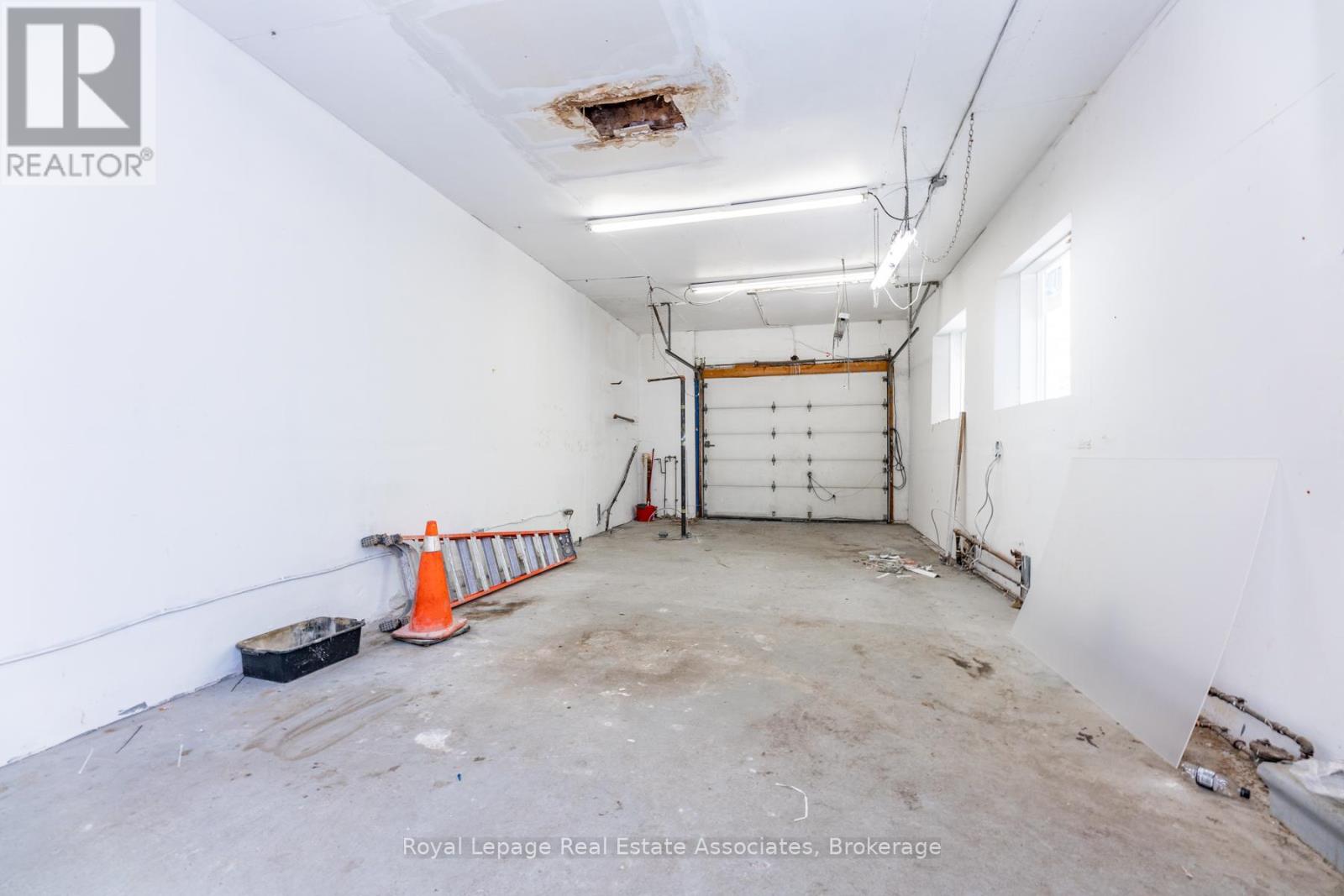 2850 Dufferin Street, Toronto (Yorkdale-Glen Park), Ontario  M6B 3S3 - Photo 12 - W12297423