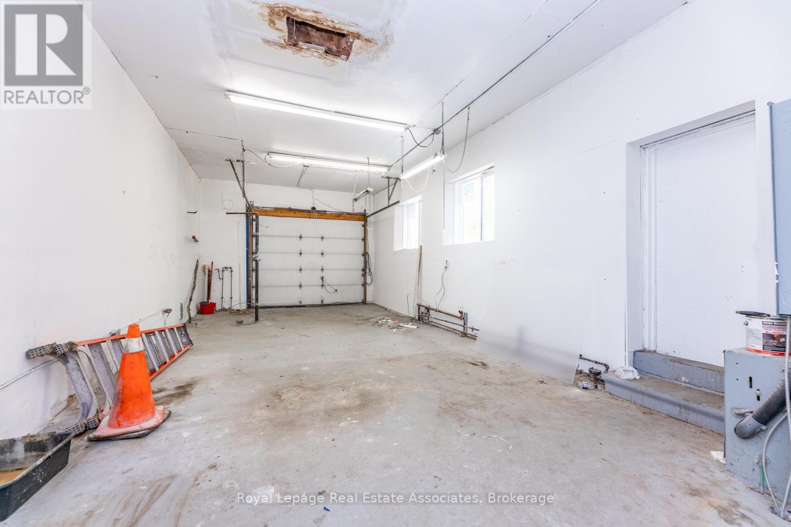 2850 Dufferin Street, Toronto (Yorkdale-Glen Park), Ontario  M6B 3S3 - Photo 13 - W12297423