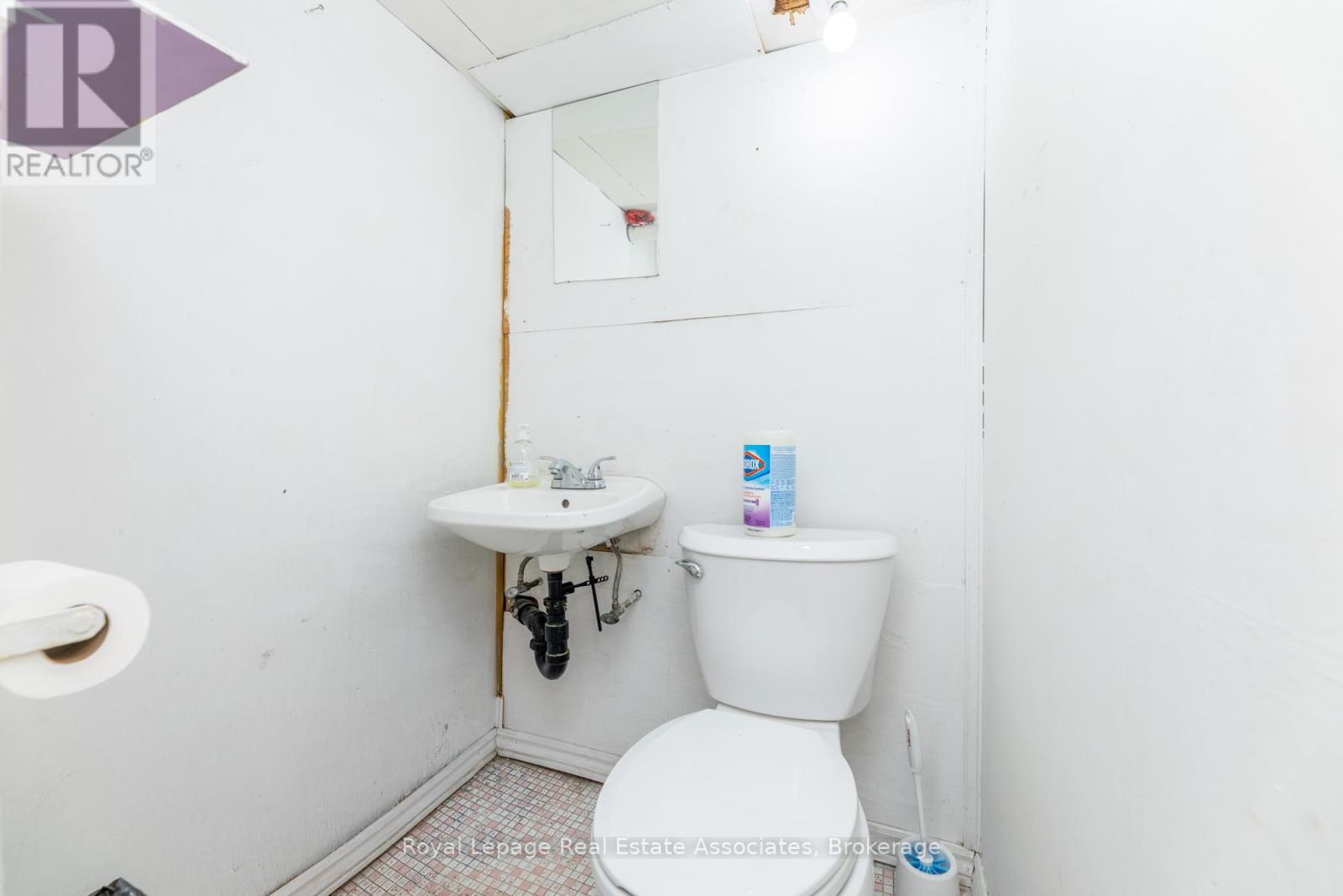 2850 Dufferin Street, Toronto (Yorkdale-Glen Park), Ontario  M6B 3S3 - Photo 14 - W12297423