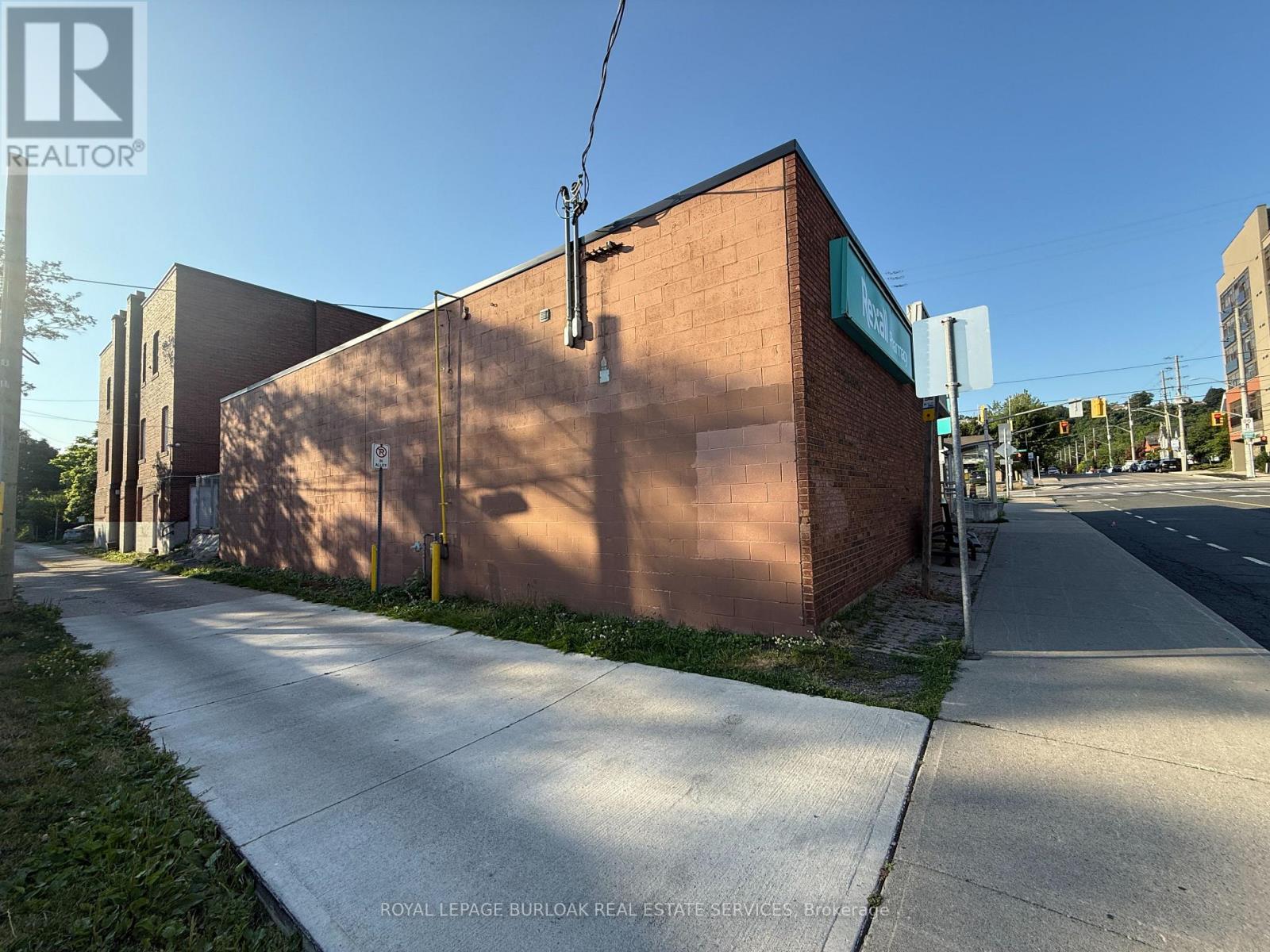 331 Dundurn Street S, Hamilton, Ontario  L8P 4L5 - Photo 5 - X12297458