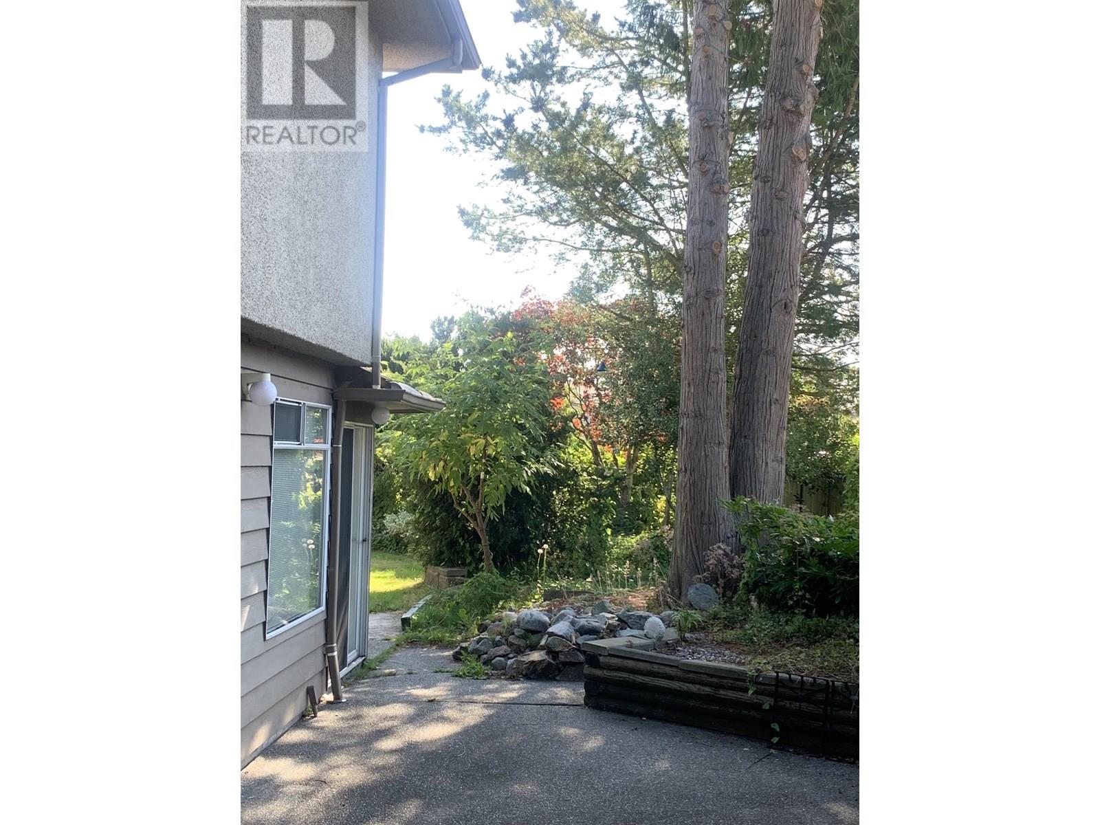 Property at 5182 57A STREET image 4