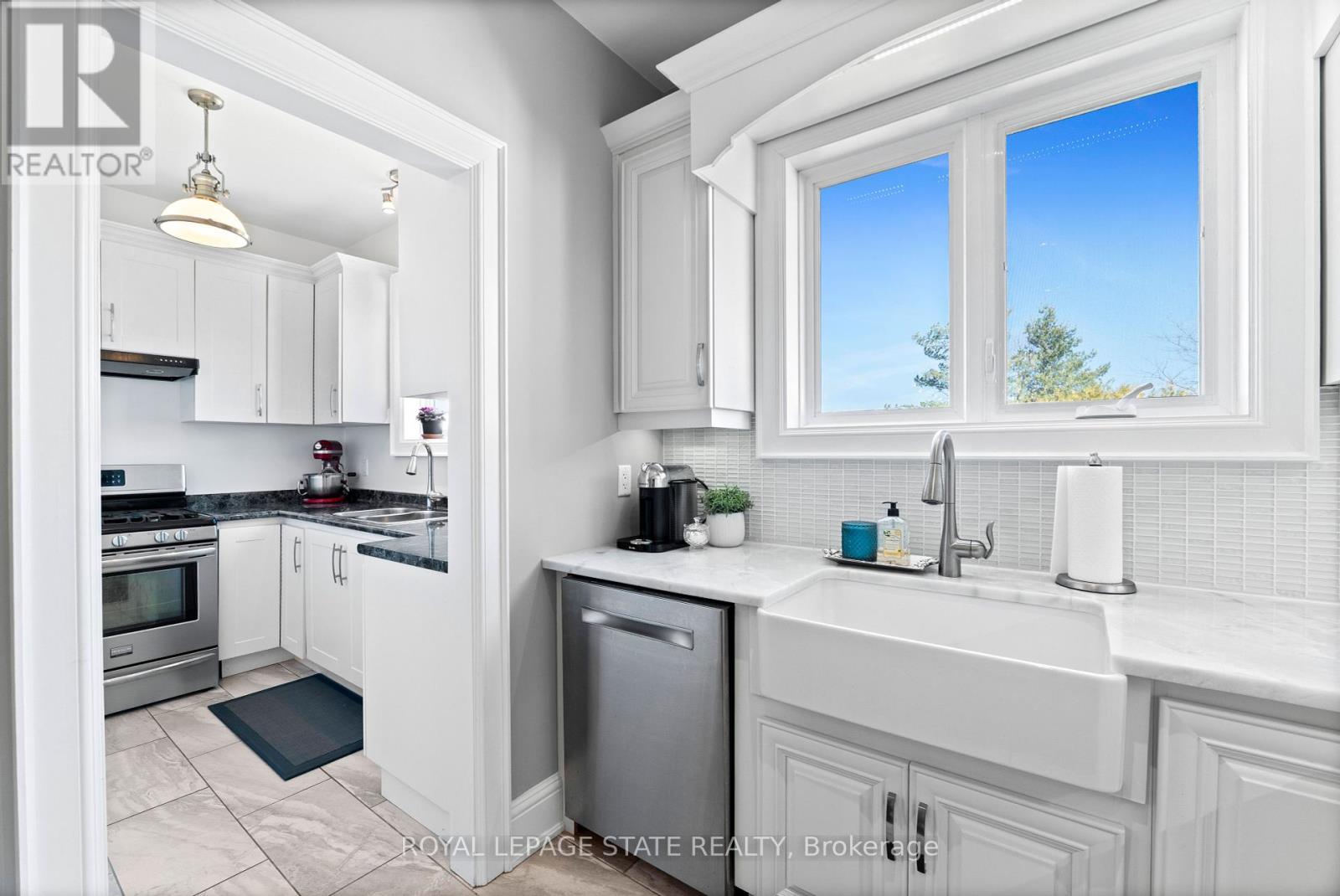 211 Lewis Road, Hamilton, Ontario  L8E 5G7 - Photo 12 - X12054936