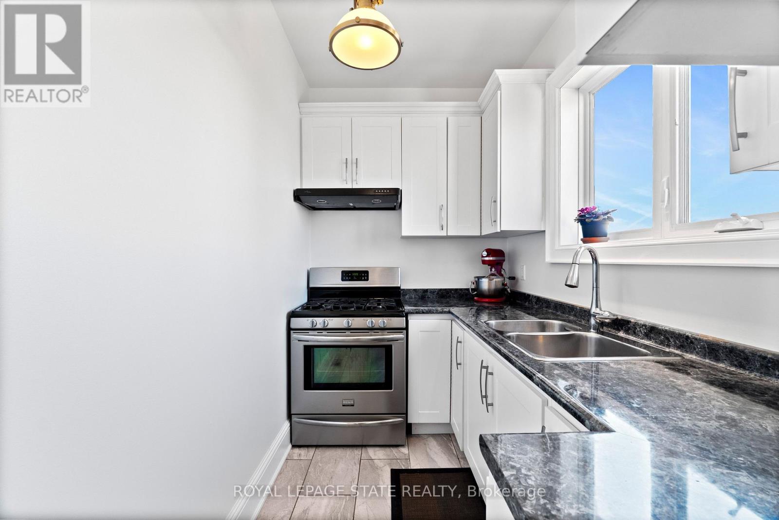 211 Lewis Road, Hamilton, Ontario  L8E 5G7 - Photo 13 - X12054936